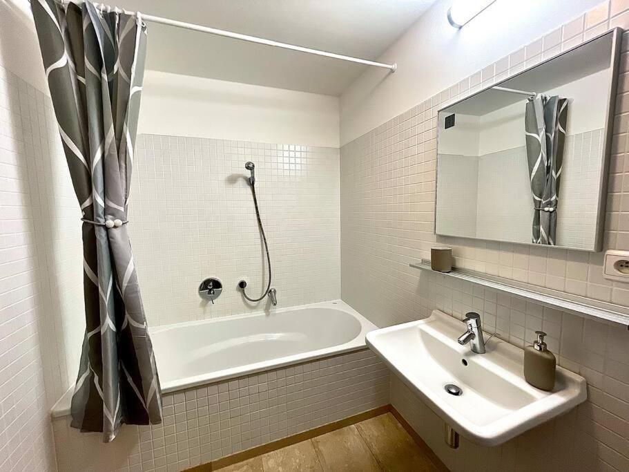 Entire Apartment, Near Clarion, O2 Arena, Metro 3 Min, Easter Market In Center 15 Min Prague