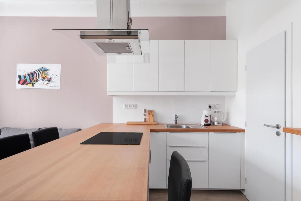 Days - Minimalist Flat - Trendy Karlin