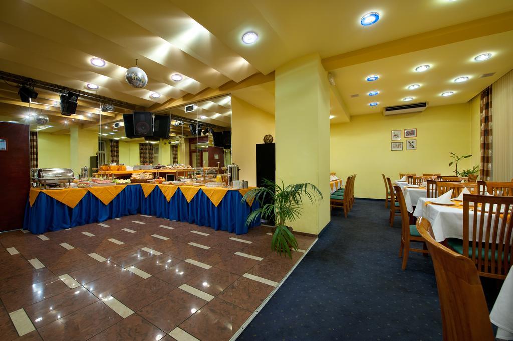 Henrietta Hotel 3*