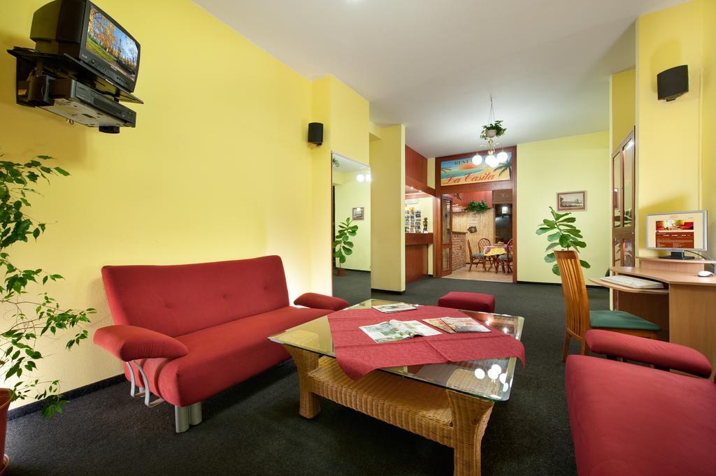 Henrietta Hotel 3*