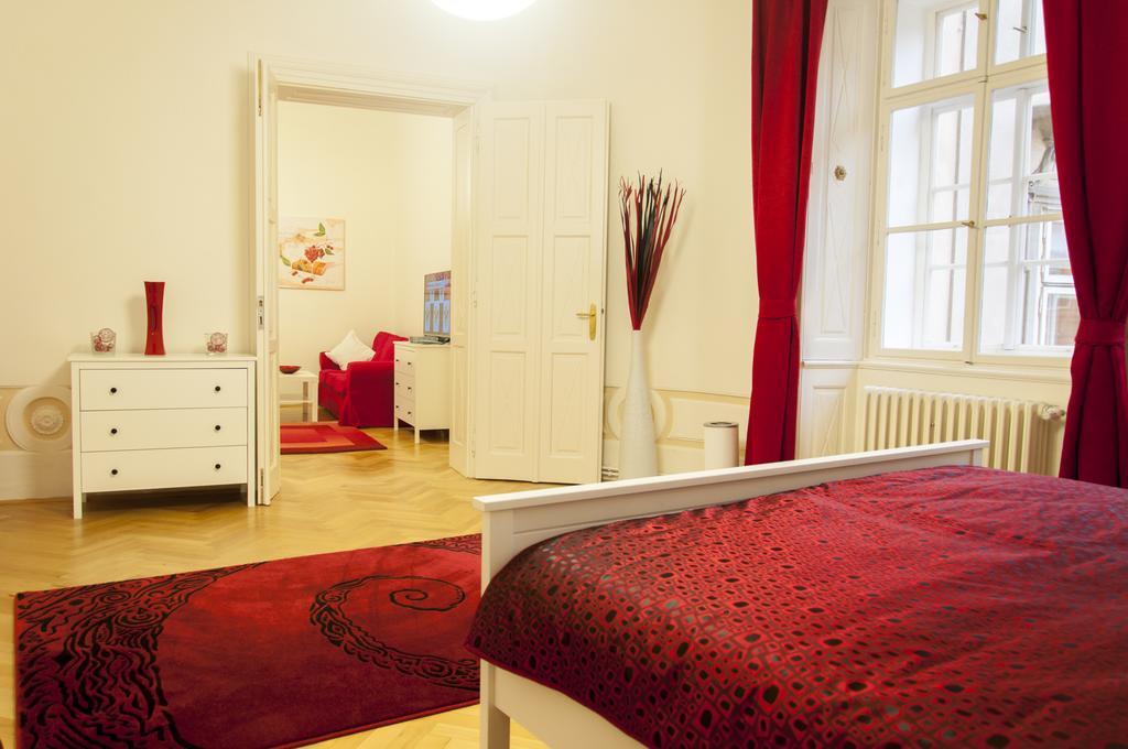 Apartment Cherry Charm *
