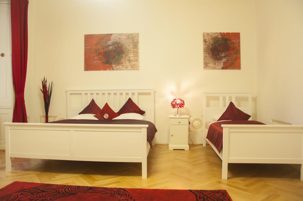 Cherry Charm Prag