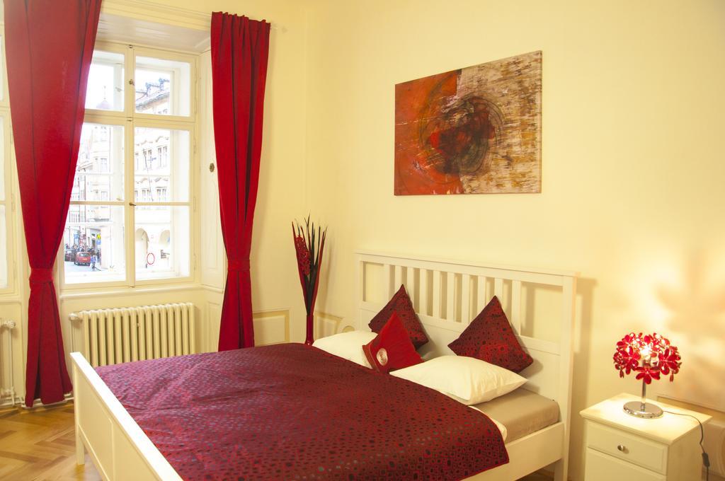 Cherry Charm Apartment