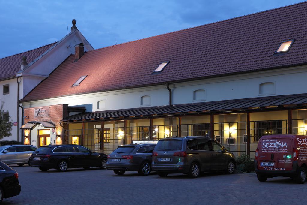 Otel Chvalska Tvrz Prag
