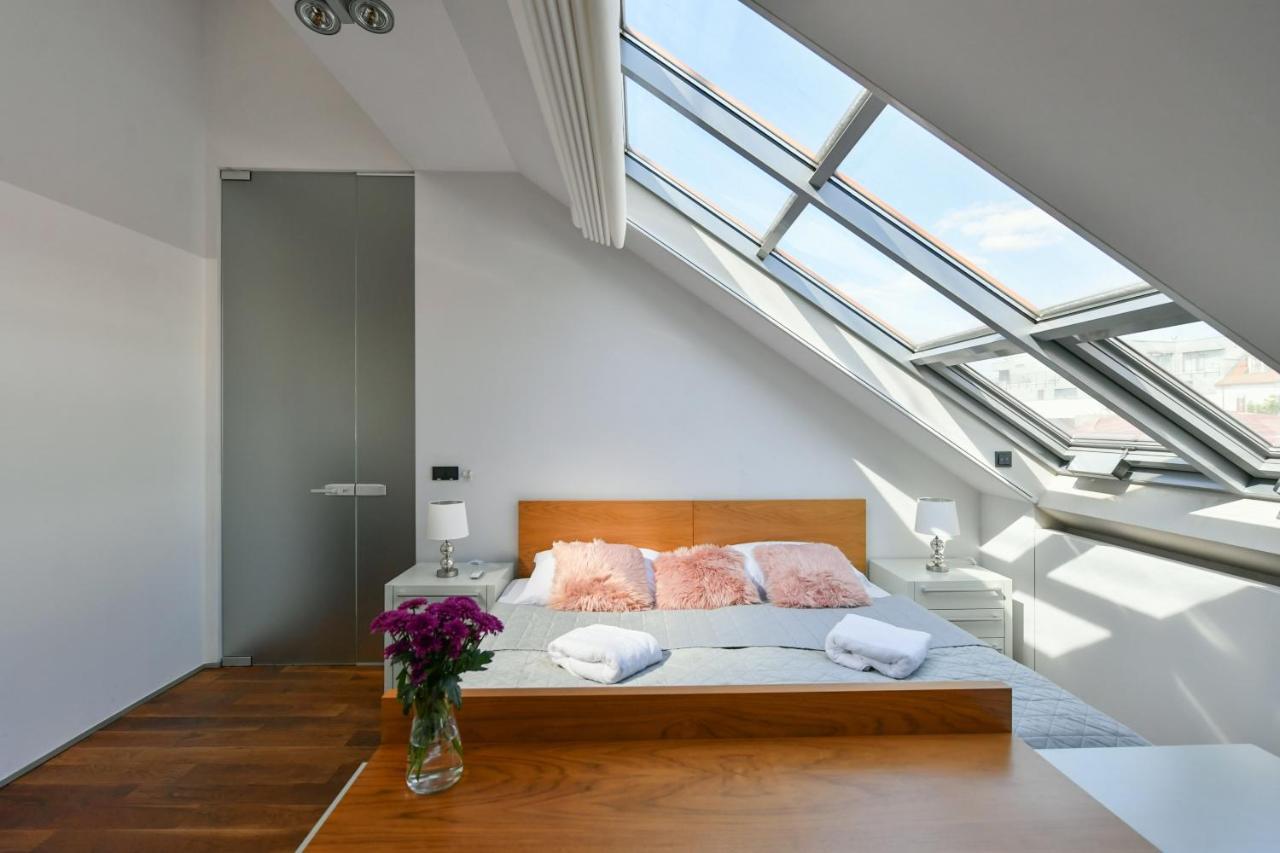 Luxury Penthouse With Sauna, Terrace, 250m2, 5bdrm, 3bthrm Apartamento Praga