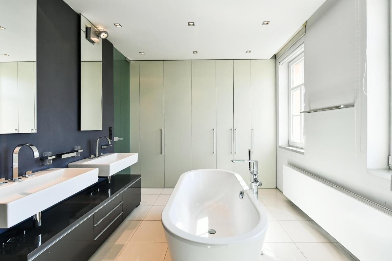 Apartamento Luxury Penthouse With Sauna, Terrace, 250m2, 5bdrm, 3bthrm Praga