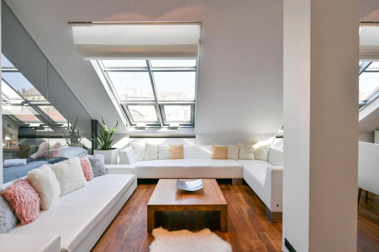 Luxury Penthouse With Sauna, Terrace, 250m2, 5bdrm, 3bthrm * Praga