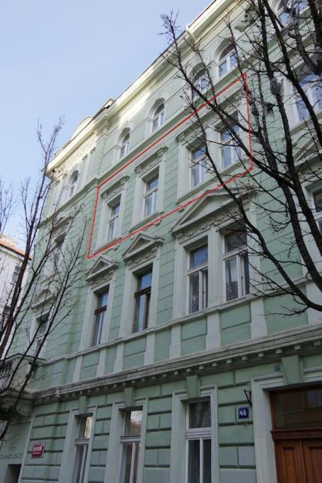 Apartment Big In The Center Prague