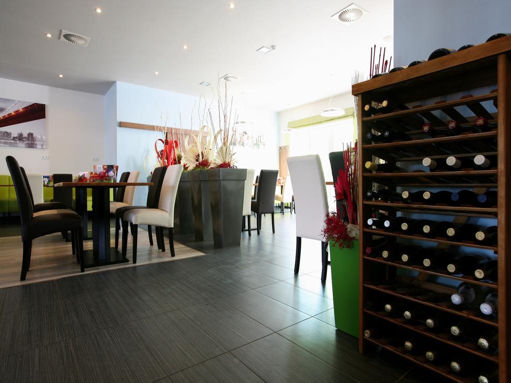 Nad Kralovnou & Restaurant Hotel Prague