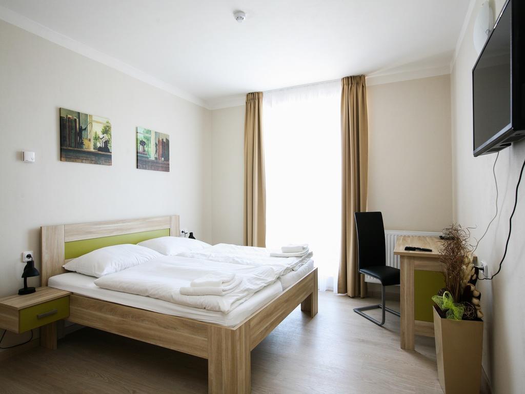Hotel Nad Kralovnou & Restaurant Prague