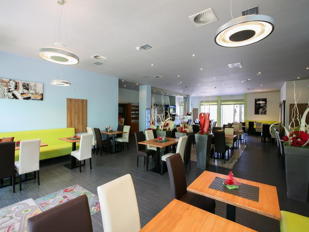 Hotel Nad Kralovnou & Restaurant 3*