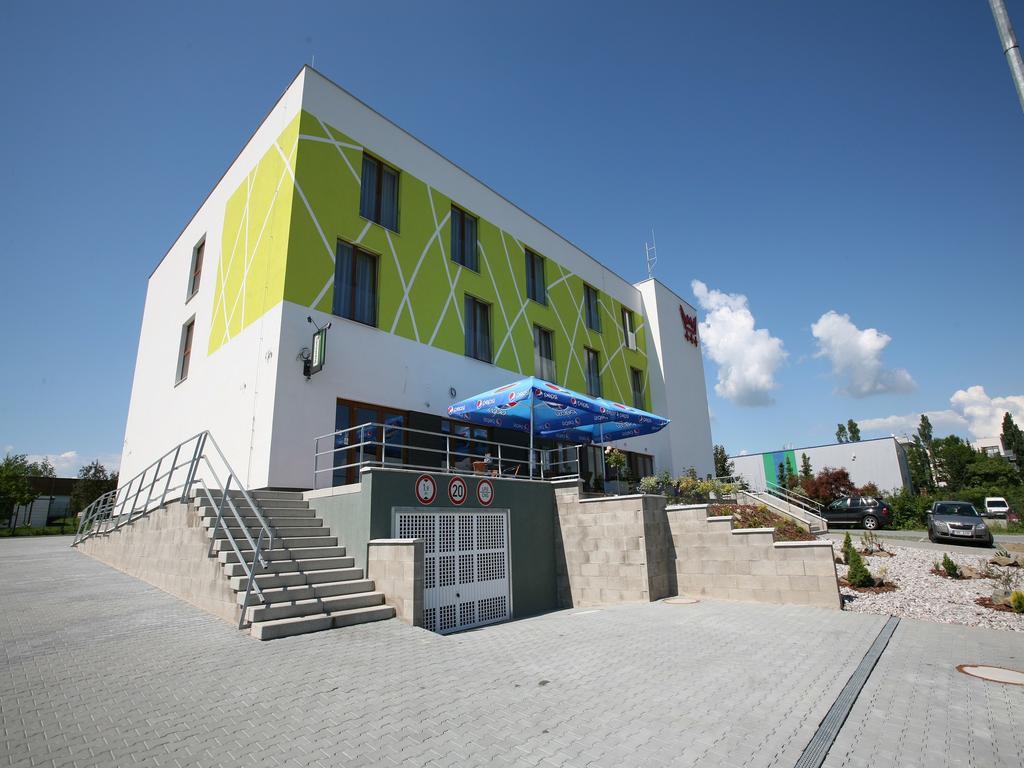Nad Kralovnou & Restaurant Hotel
