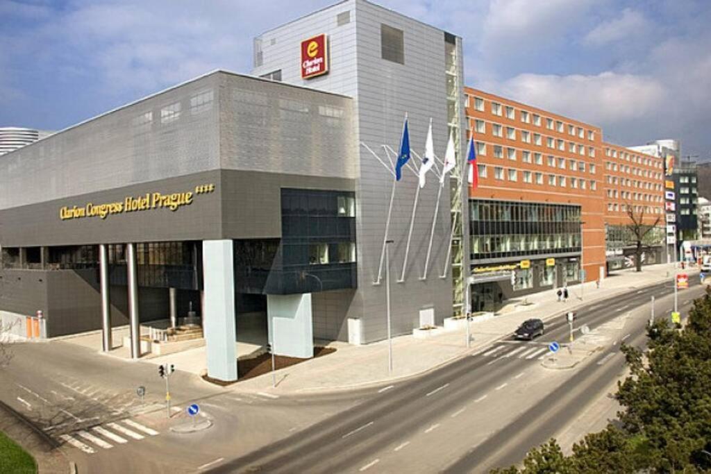 Entire Apartment, Near Clarion, O2 Arena, Metro 3 Min, Easter Market In Center 15 Min Daire
