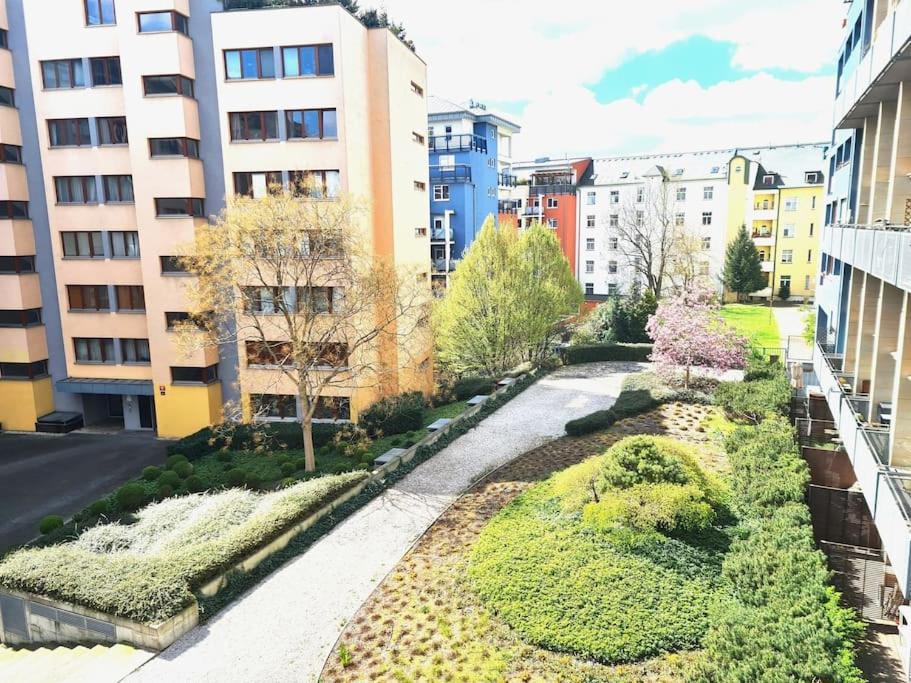 Entire Apartment, Near Clarion, O2 Arena, Metro 3 Min, Easter Market In Center 15 Min Daire *