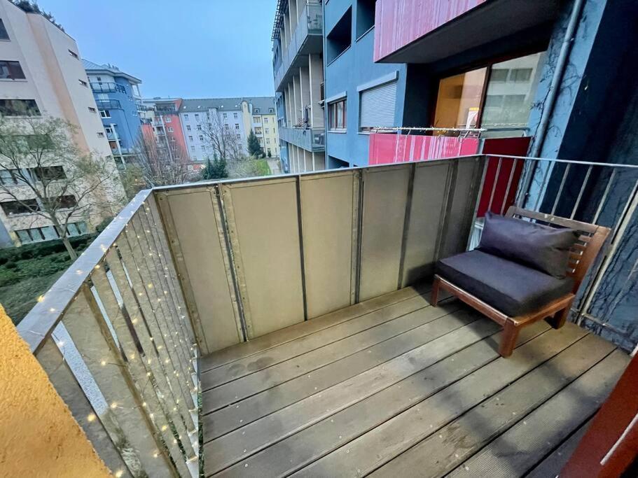 Entire Apartment, Near Clarion, O2 Arena, Metro 3 Min, Easter Market In Center 15 Min Daire