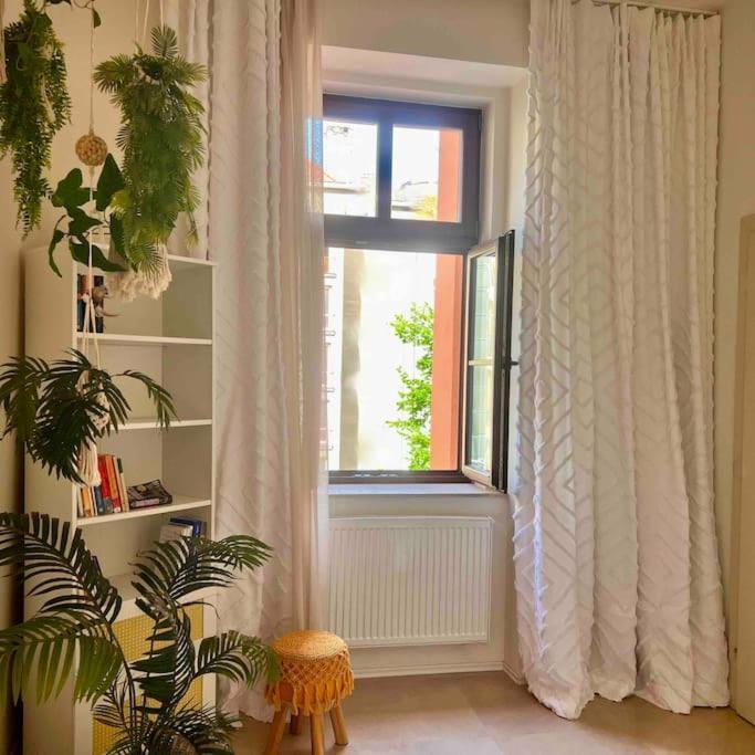 Quiet Boho Whit A Balkony Near The Center *