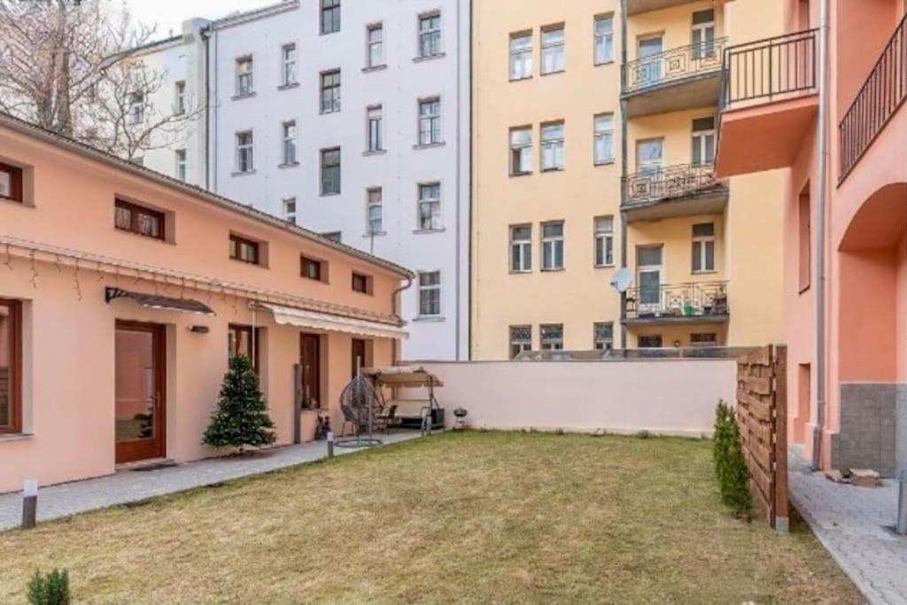 Quiet Boho Whit A Balkony Near The Center Prague