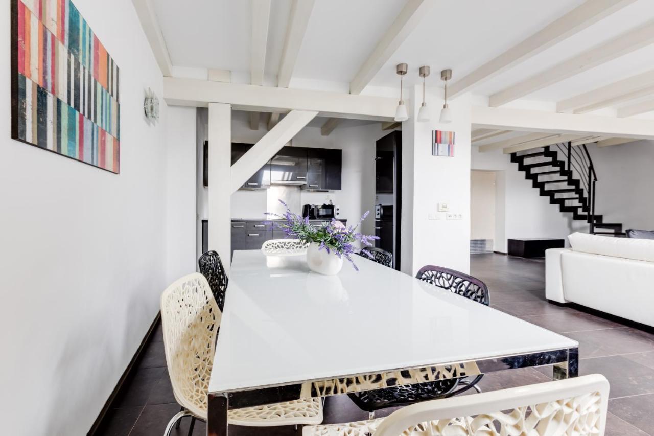 Daire Spacious Stylish Attic In The Heart Of The Center - Karlovo *