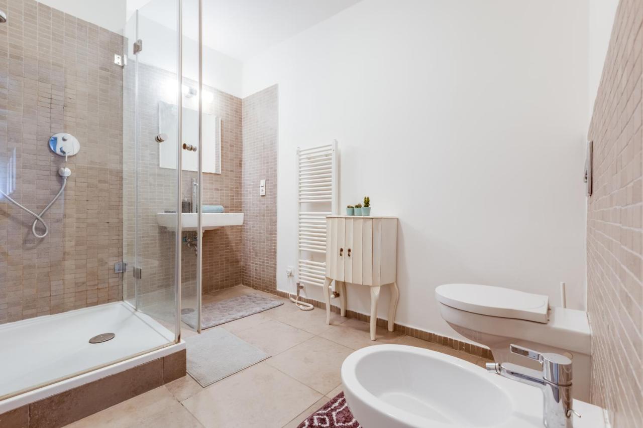 Daire Spacious Stylish Attic In The Heart Of The Center - Karlovo Prag