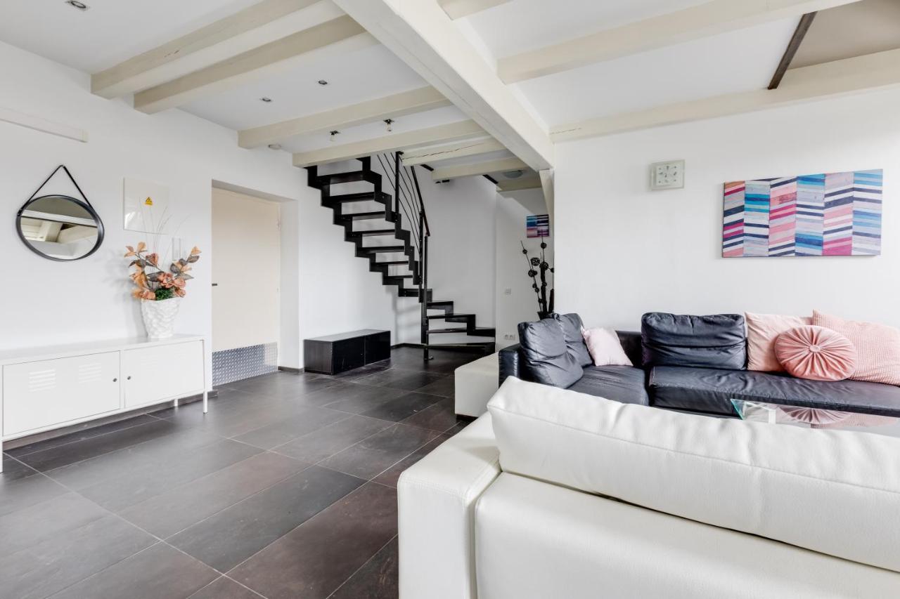 Daire Spacious Stylish Attic In The Heart Of The Center - Karlovo *