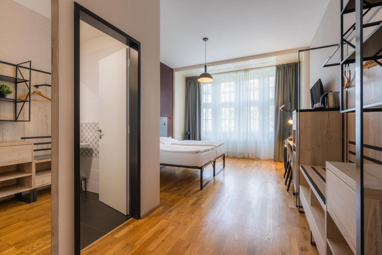 Ea Melantrich Otel