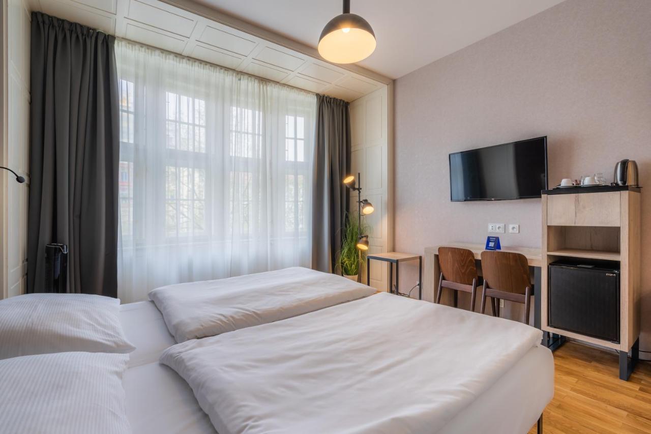 Otel Ea Melantrich