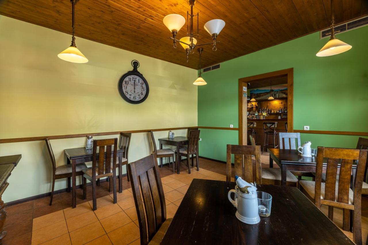 Rodos - Café Maison d'hôtes 2*