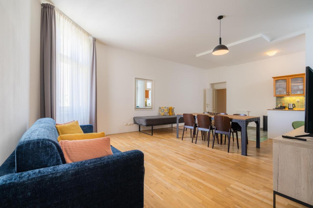 Otel Ea Melantrich