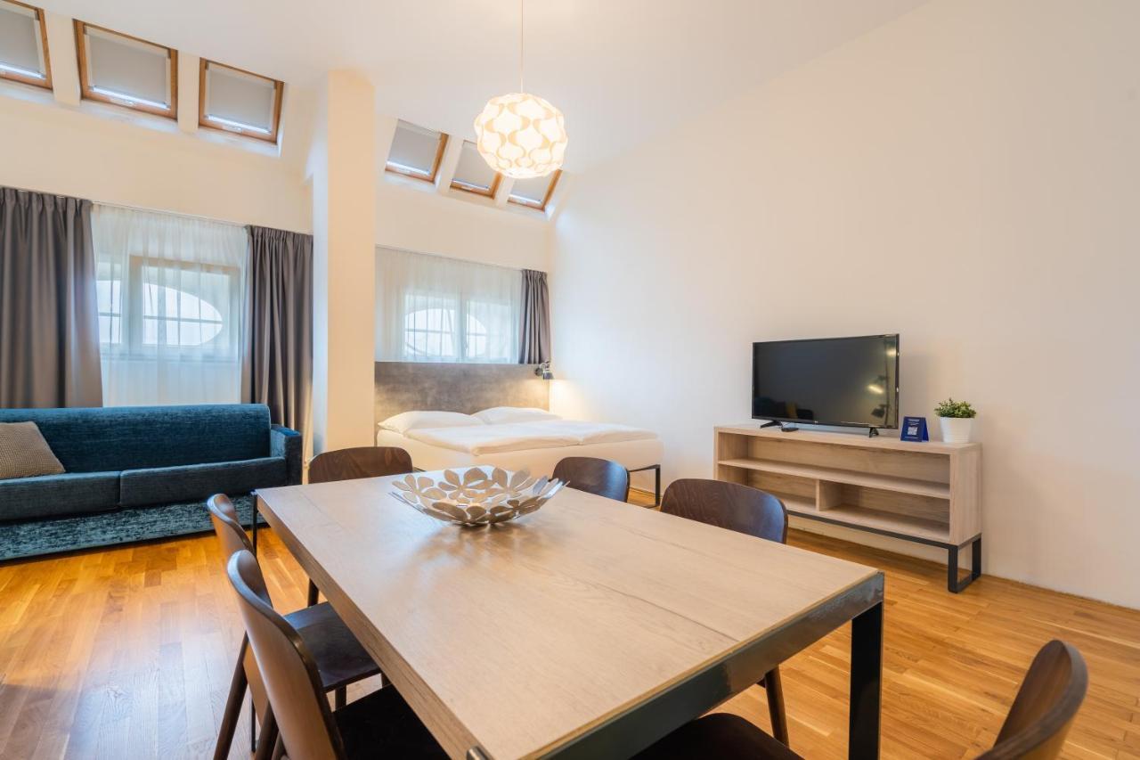 Otel Ea Melantrich
