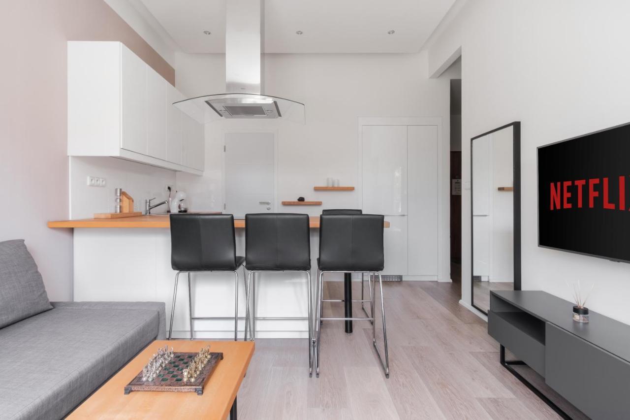 Apartment Days - Minimalist Flat - Trendy Karlin *