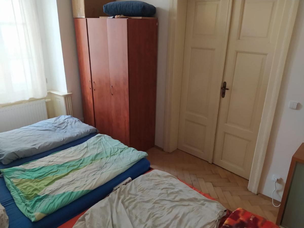 Private In Shared Luxurious Palace Like With 2 Bathrooms Including Whirlpool And Virtual Reality