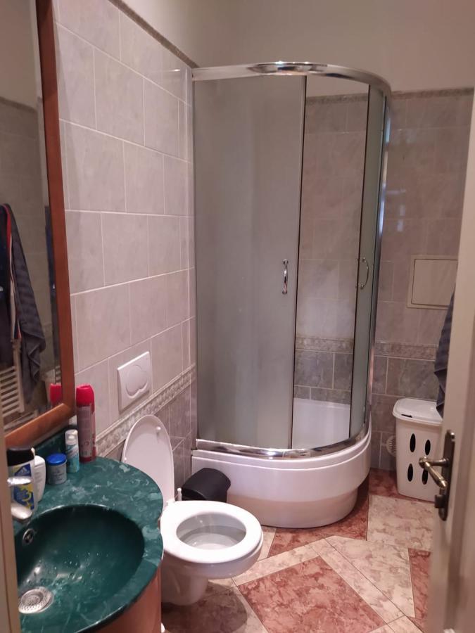Konukevi Private In Shared Luxurious Palace Like With 2 Bathrooms Including Whirlpool And Virtual Reality Prag