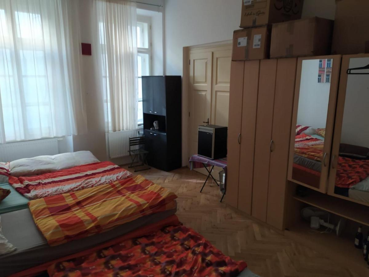 Private In Shared Luxurious Palace Like With 2 Bathrooms Including Whirlpool And Virtual Reality *