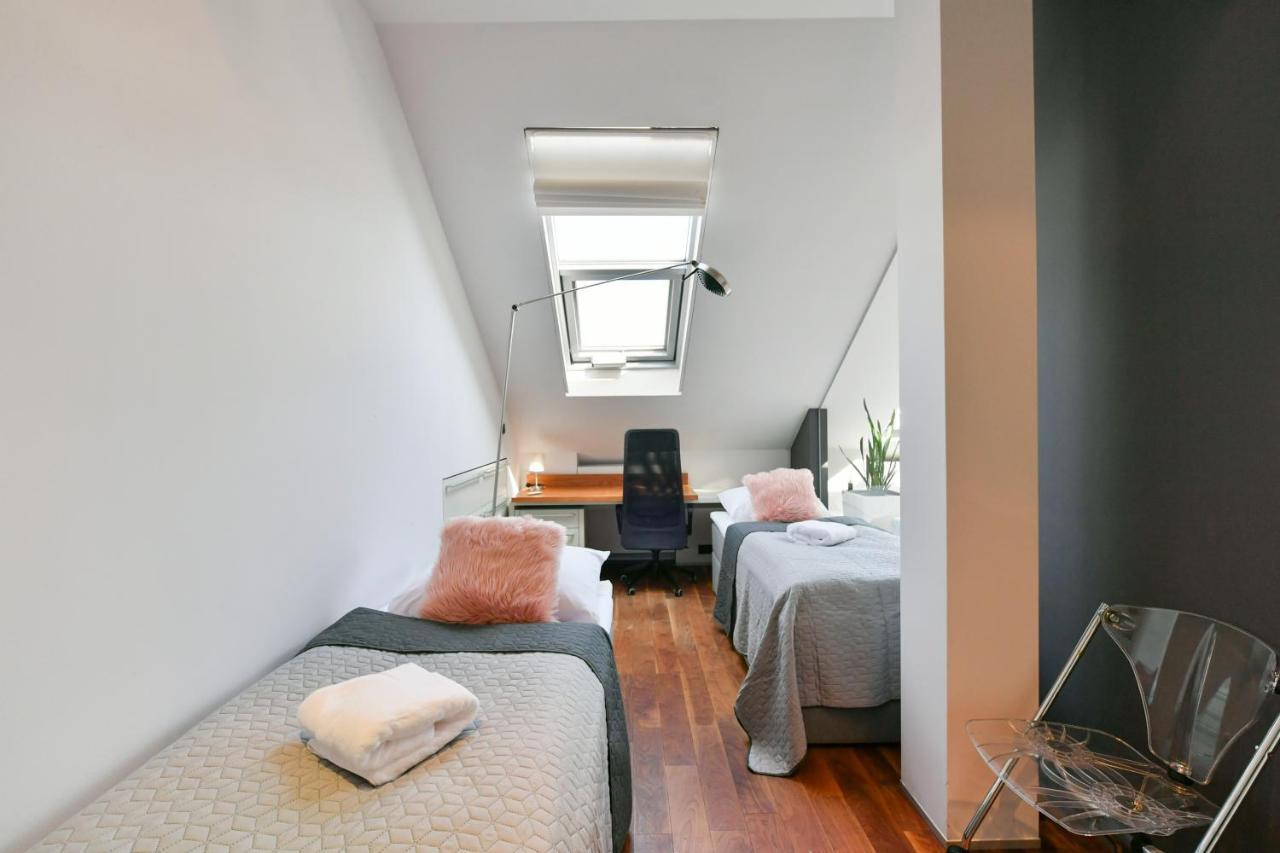 Luxury Penthouse With Sauna, Terrace, 250m2, 5bdrm, 3bthrm Apartamento Praga