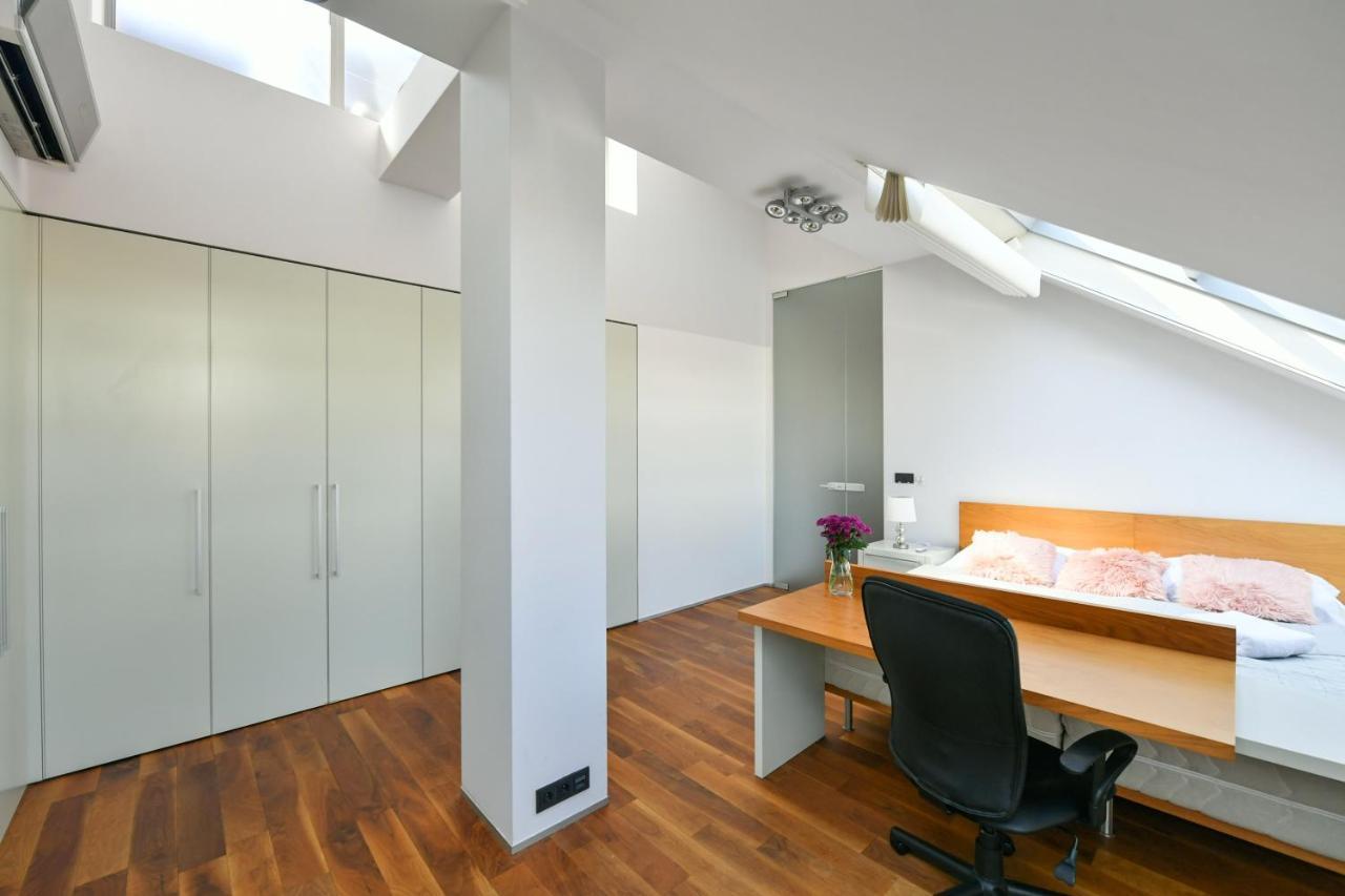 Luxury Penthouse With Sauna, Terrace, 250m2, 5bdrm, 3bthrm Praga