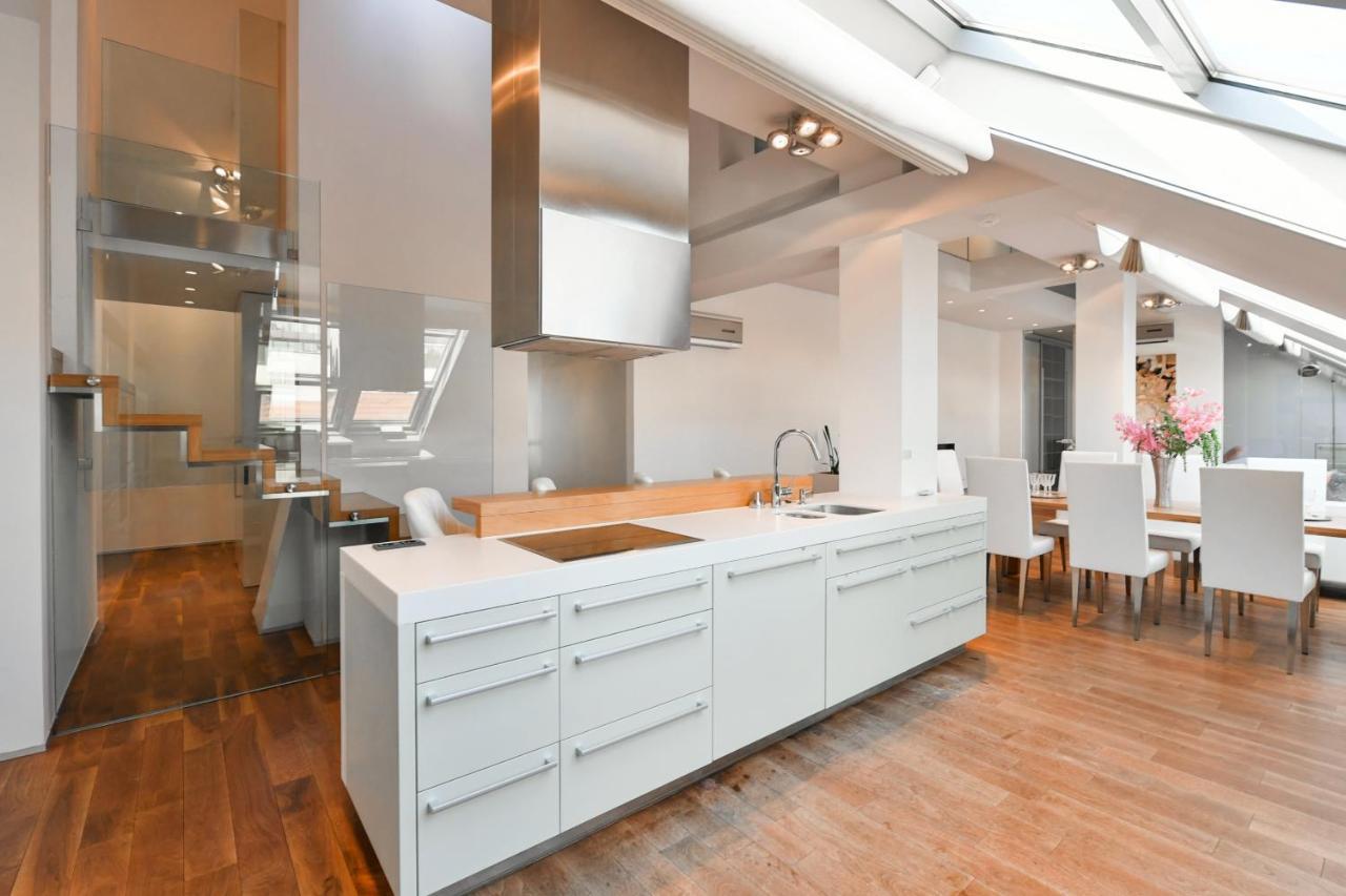 Luxury Penthouse With Sauna, Terrace, 250m2, 5bdrm, 3bthrm * Praga