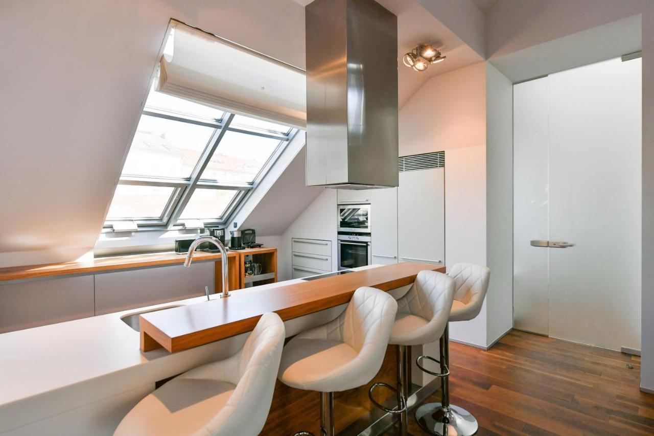 Luxury Penthouse With Sauna, Terrace, 250m2, 5bdrm, 3bthrm Apartamento Praga