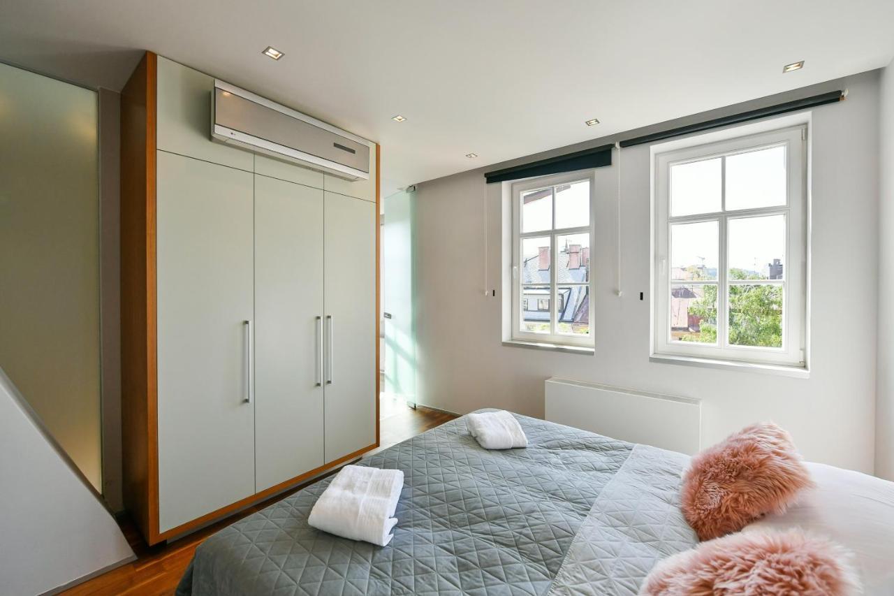 Luxury Penthouse With Sauna, Terrace, 250m2, 5bdrm, 3bthrm Praga