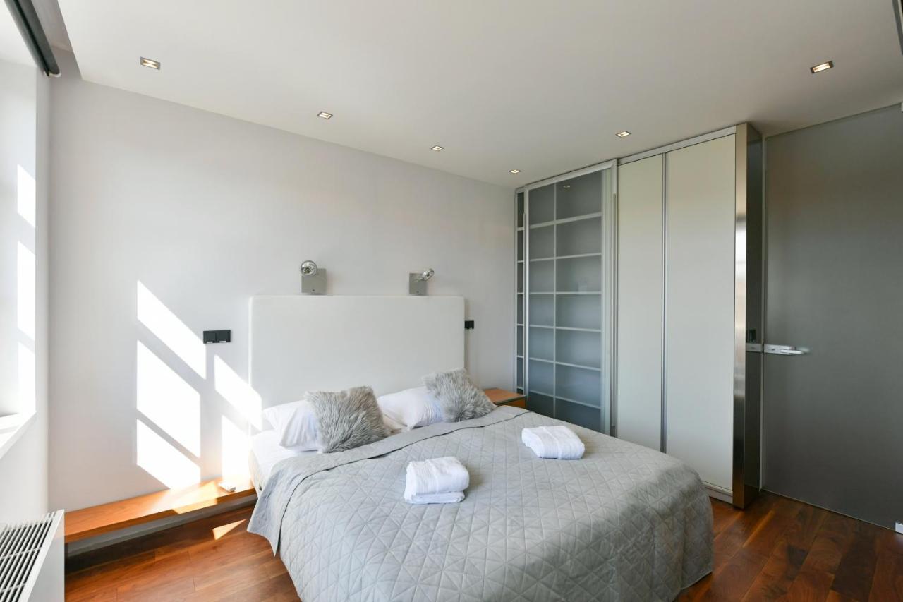Luxury Penthouse With Sauna, Terrace, 250m2, 5bdrm, 3bthrm Apartamento