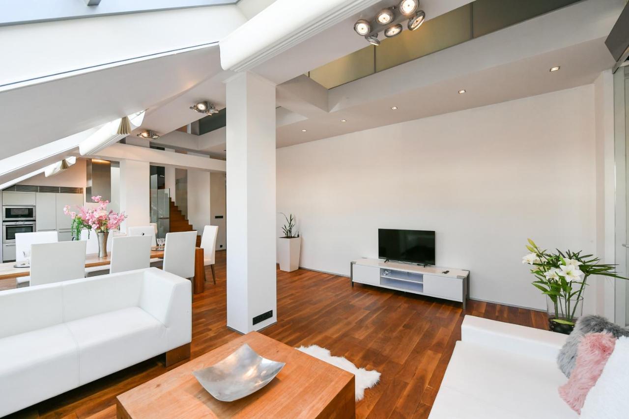 Luxury Penthouse With Sauna, Terrace, 250m2, 5bdrm, 3bthrm Apartamento *