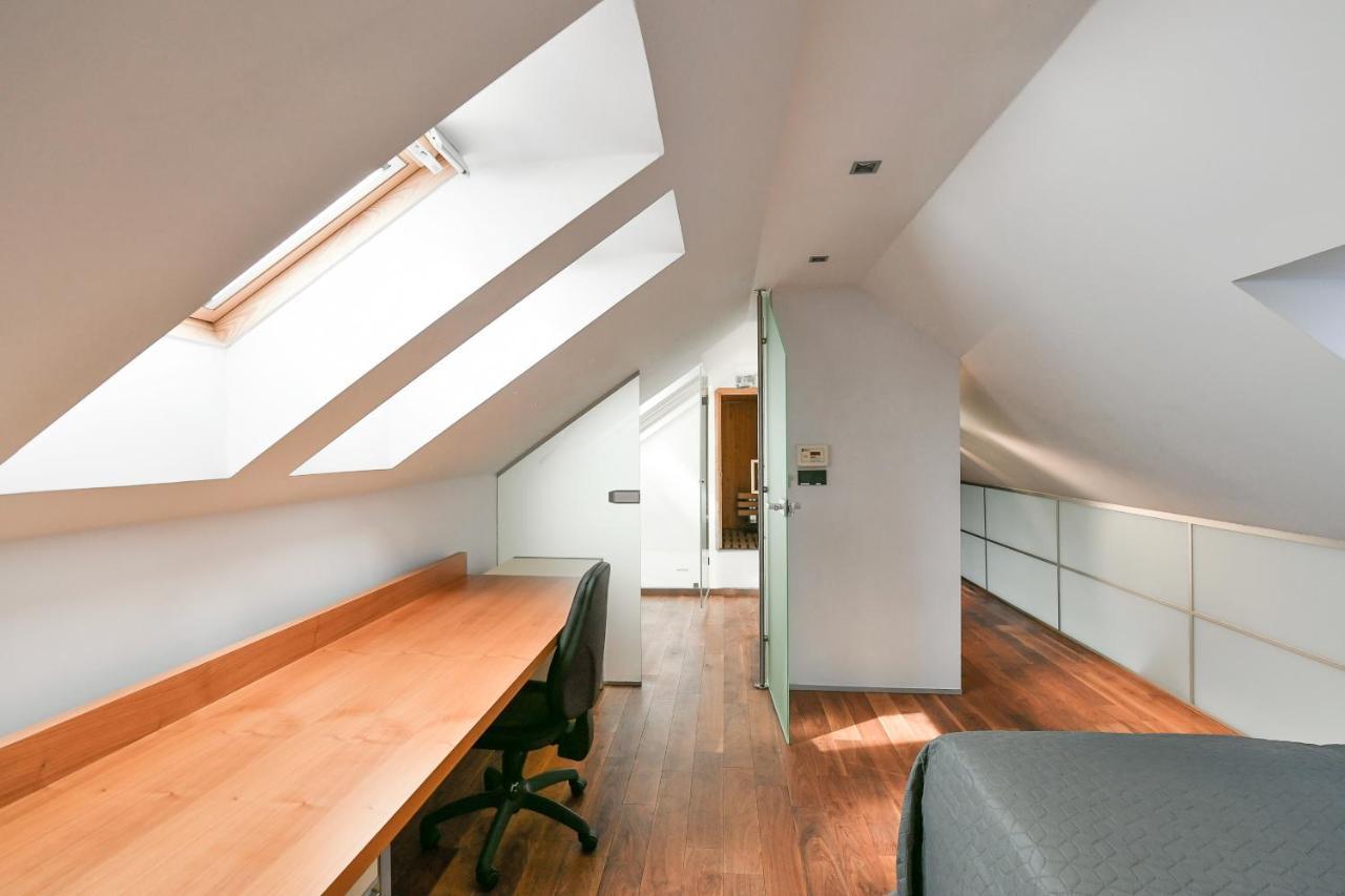 Luxury Penthouse With Sauna, Terrace, 250m2, 5bdrm, 3bthrm Apartamento
