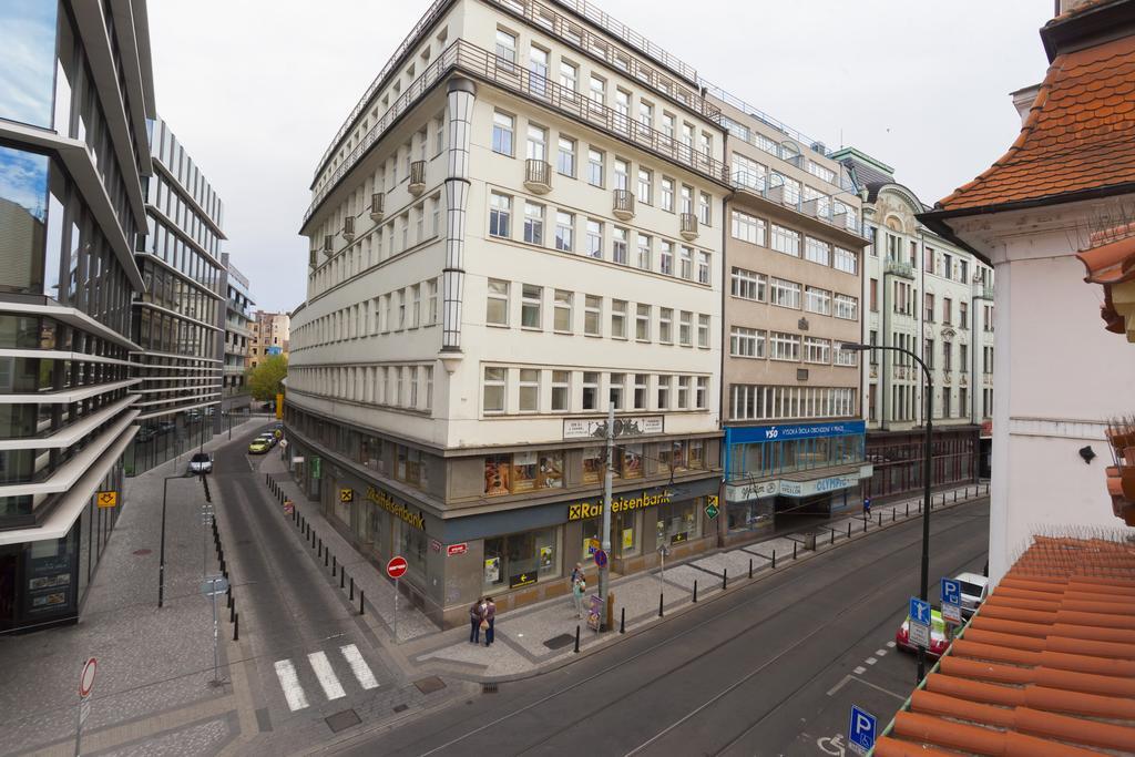 White & Woody Quadrio Apartments Apartment Prag