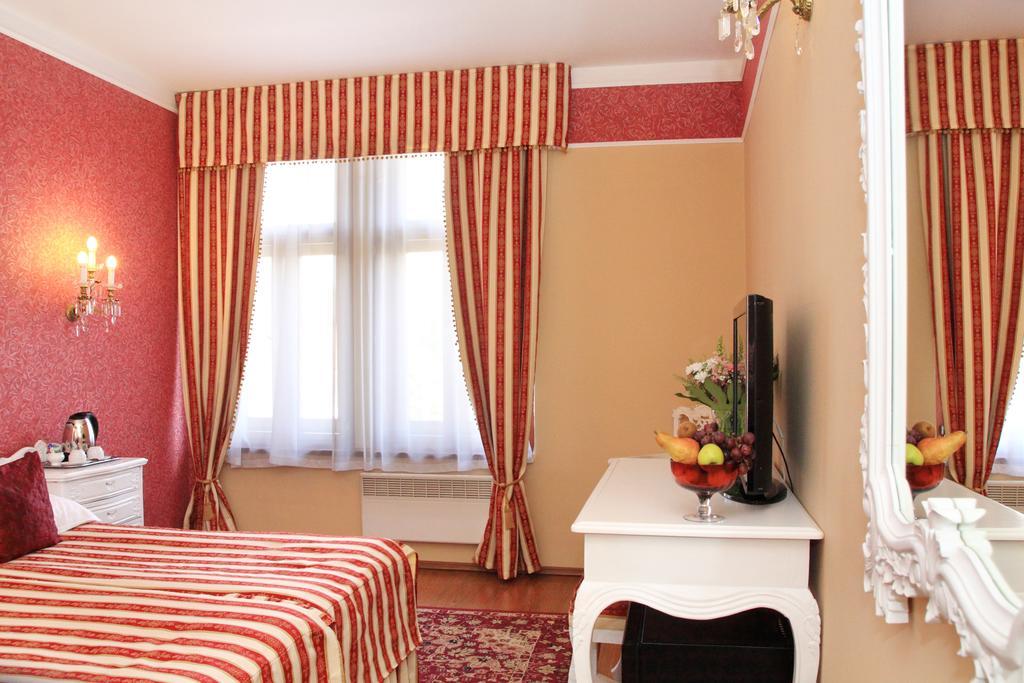 King Charles Boutique Otel