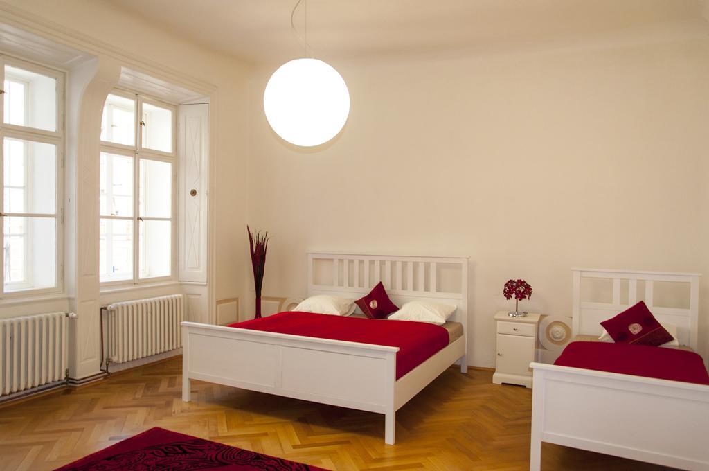 Apartment Cherry Charm