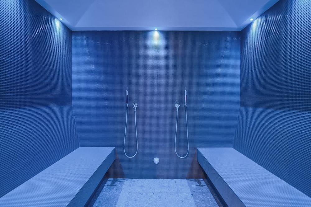 Royal 4*