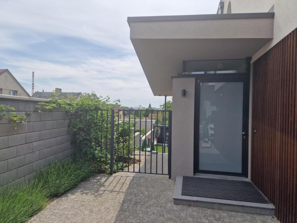 Quiet 1-bedroom In A Basement Of New * Prague