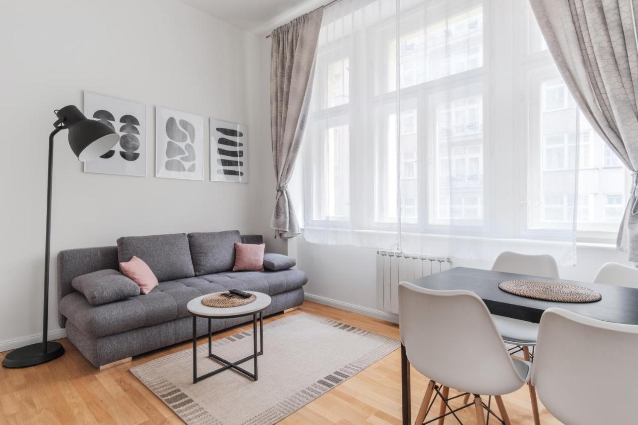 Apartment Luminous For 2 Near Wenceslas Square By Days *