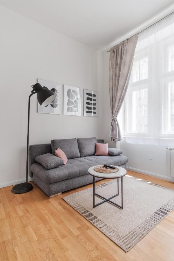Apartment Luminous For 2 Near Wenceslas Square By Days Prague