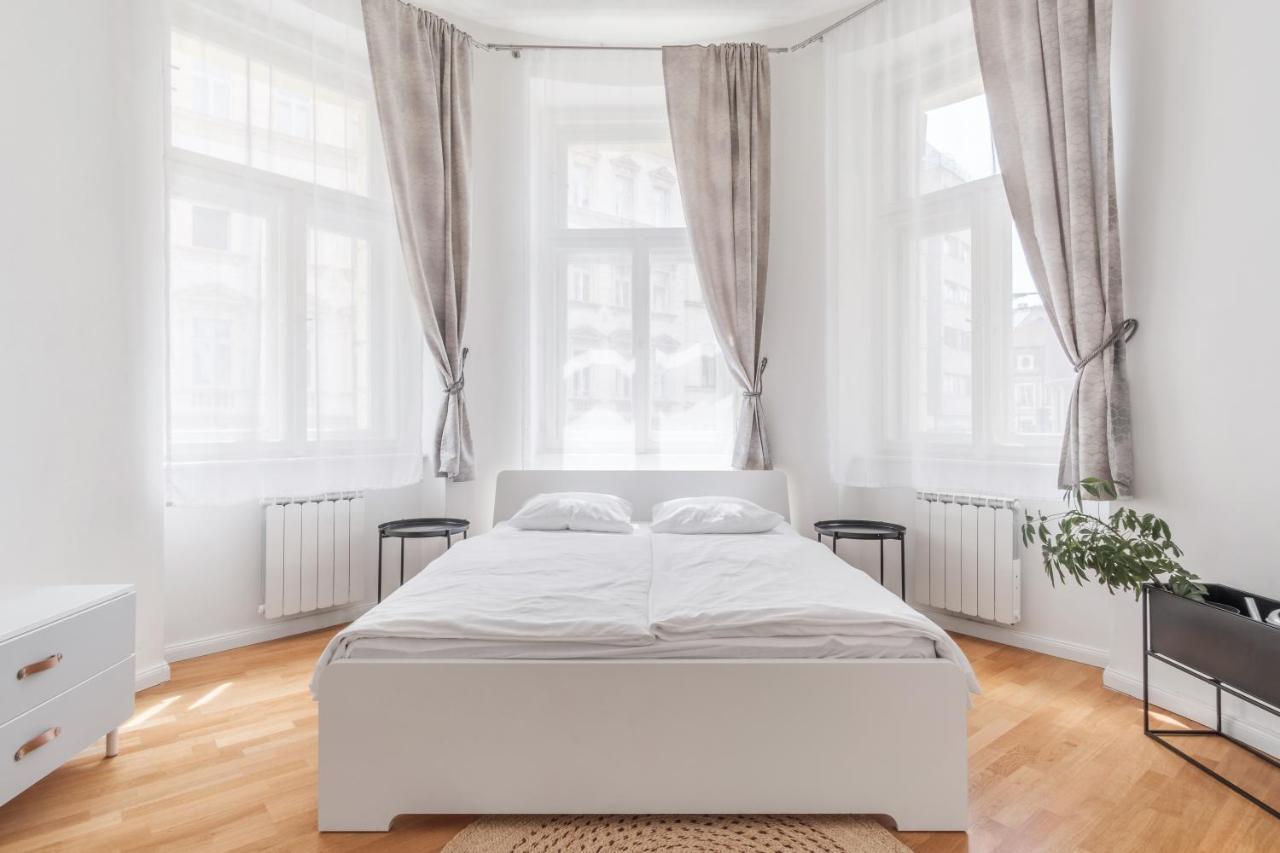 Apartment Luminous For 2 Near Wenceslas Square By Days Prague