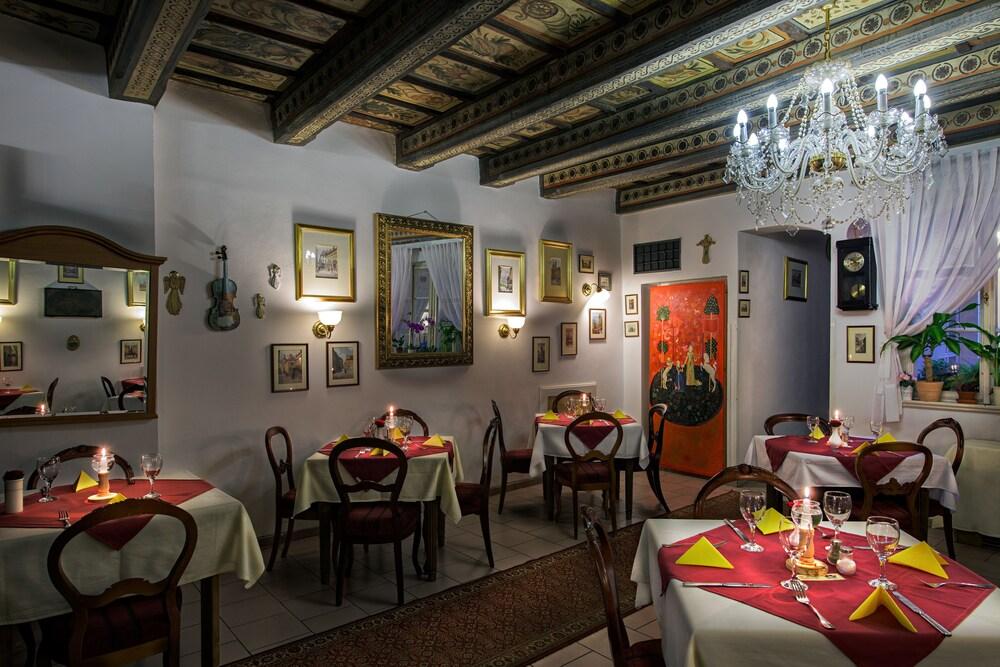 Red Lion 4* Prague